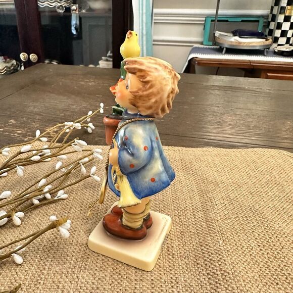 Goebel Hummel CONGRATULATIONS Girl Figurine 17/0 Final Issue TMK 7 Vintage - Picture 2 of 9